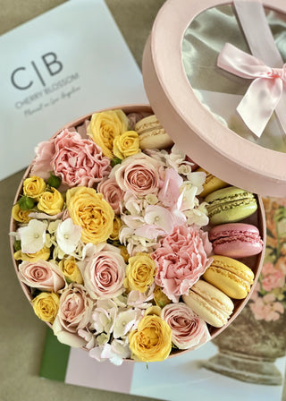 NO. 90. Round Flower Box with Macarons (roses, hydrangeas, dianthuses)