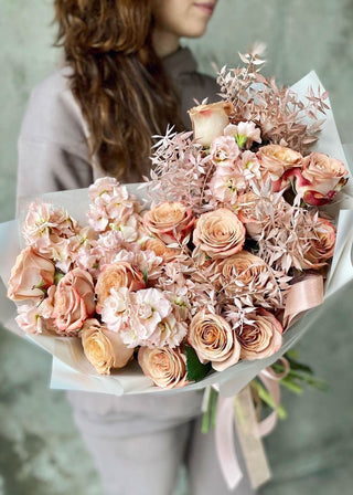 NO. 46. Cappuccino Bouquet (roses, matthiolas)